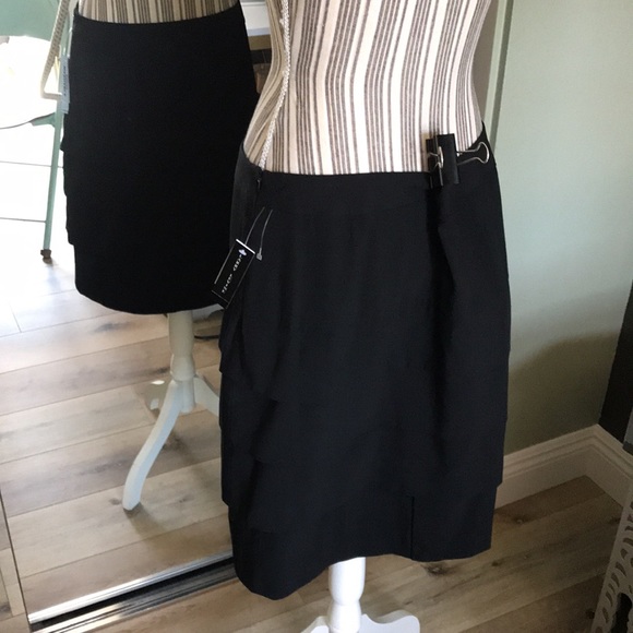 Larry Levine, black skirt, super flattering - Picture 9 of 10